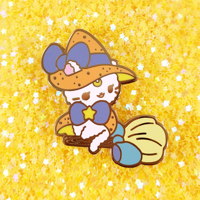 Mofumofu Halloween Enamel Pin - Witchy Kitty